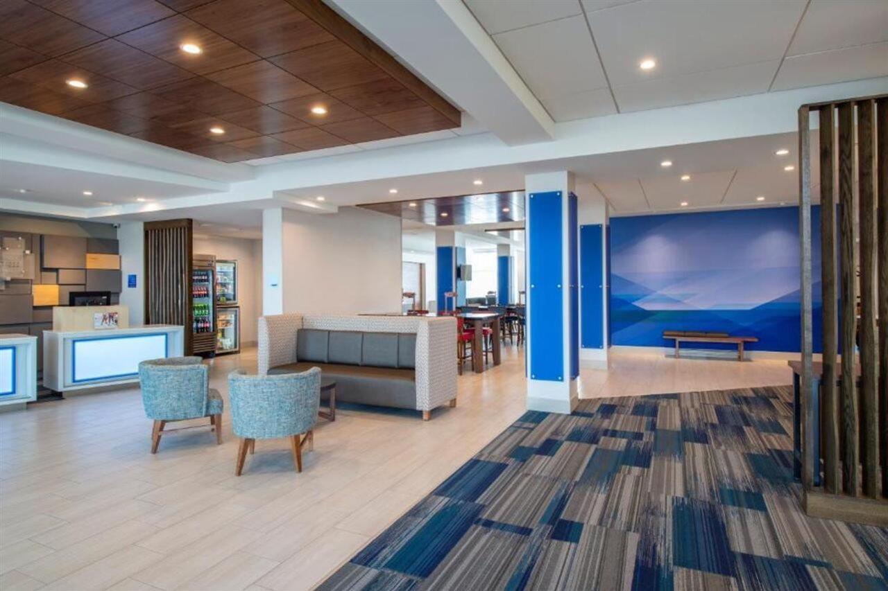 Holiday Inn Express & Suites Kelowna - East By Ihg Exteriér fotografie